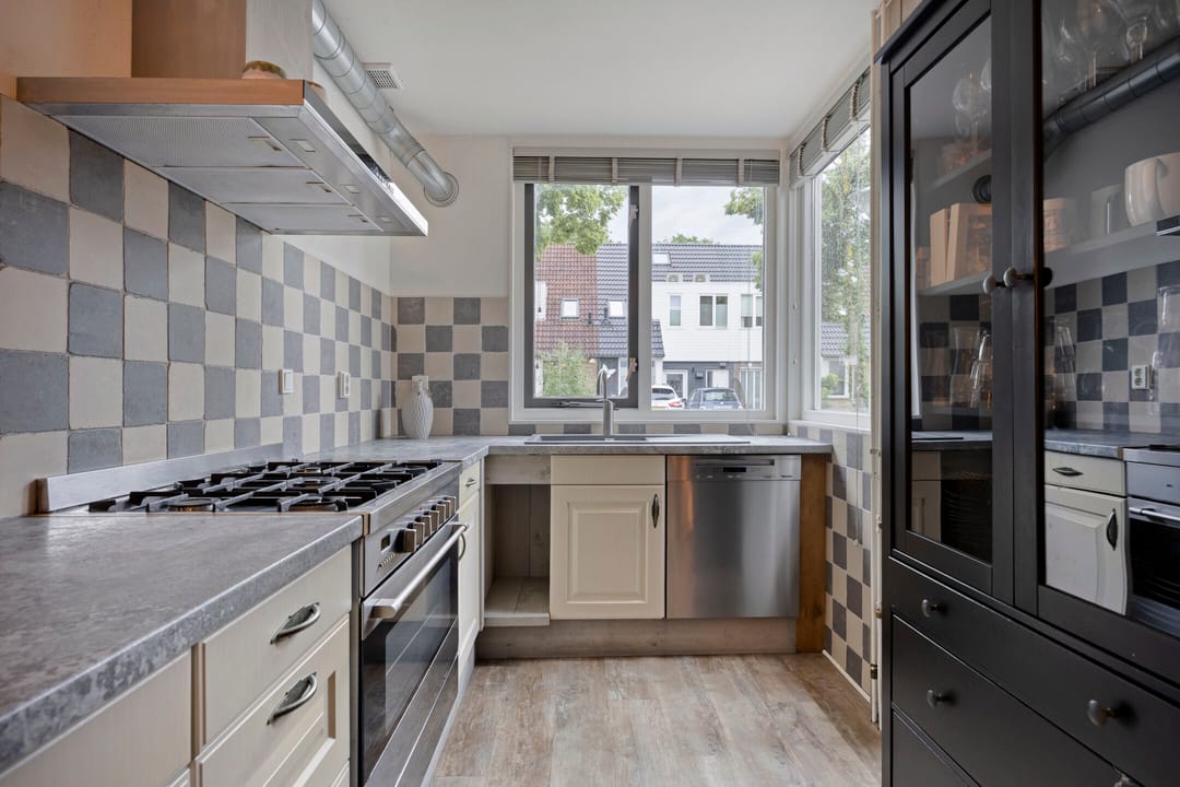 Well-maintained terraced home with garden and potential fourth bedroom in Beuningen — 11