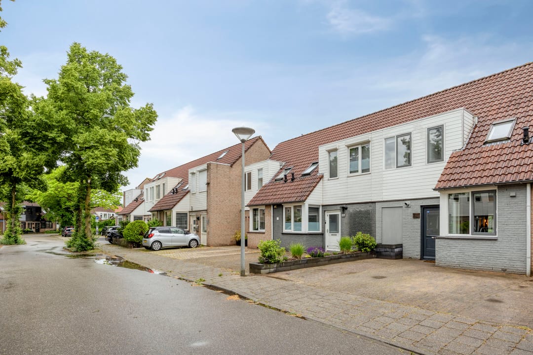 Well-maintained terraced home with garden and potential fourth bedroom in Beuningen — 32
