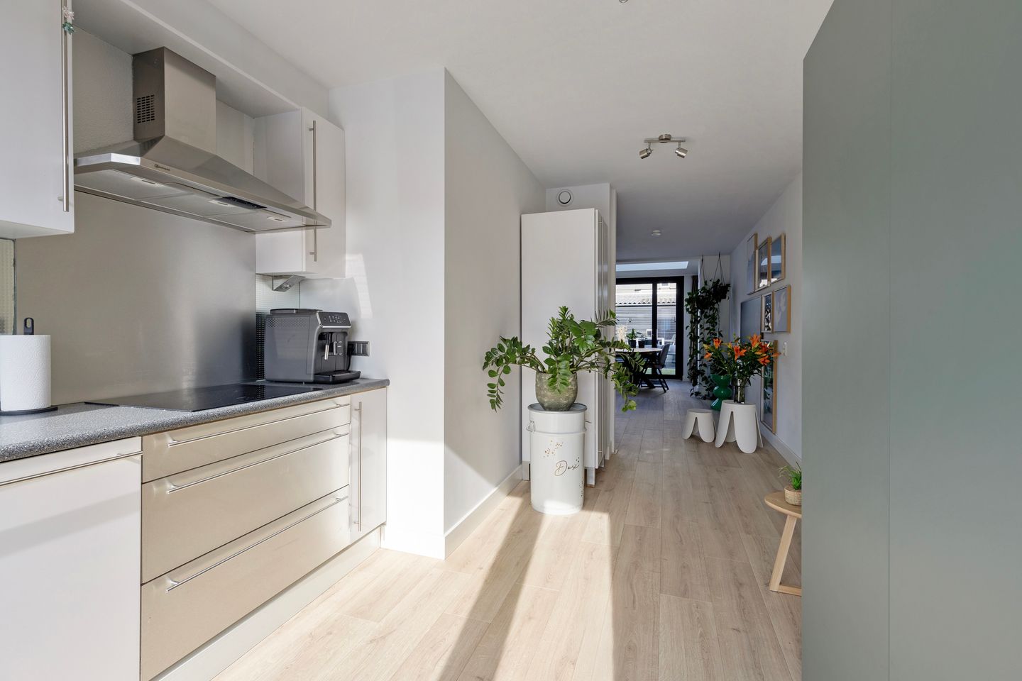 Photo 14 of Megenstraat 48