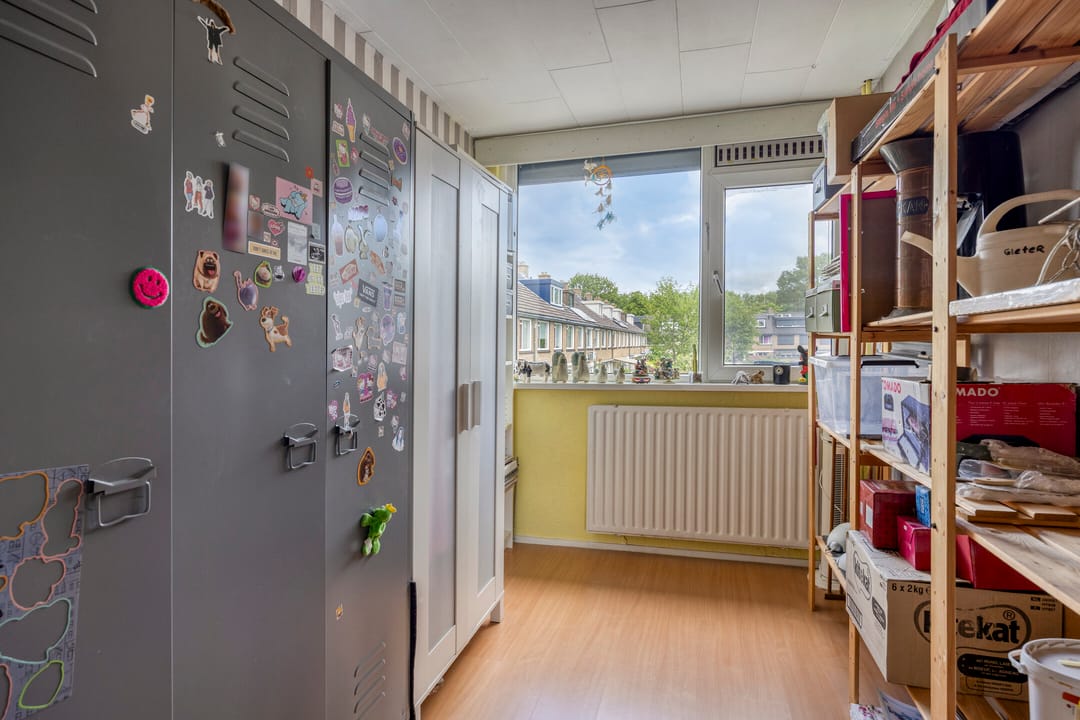 Sustainable Family Home with Five Bedrooms in Green Ommoord — 22