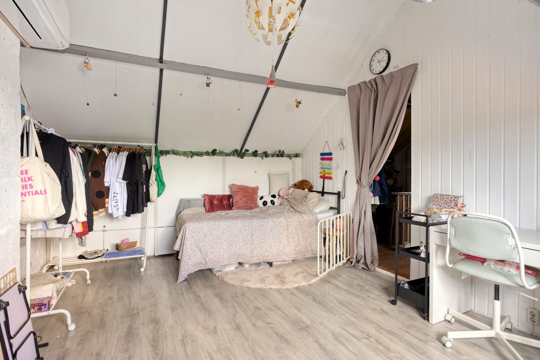Sustainable Family Home with Five Bedrooms in Green Ommoord — 28
