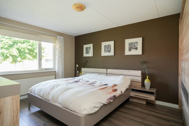 Tussenwoning te koop: Ruisvoorn 82, Tiel