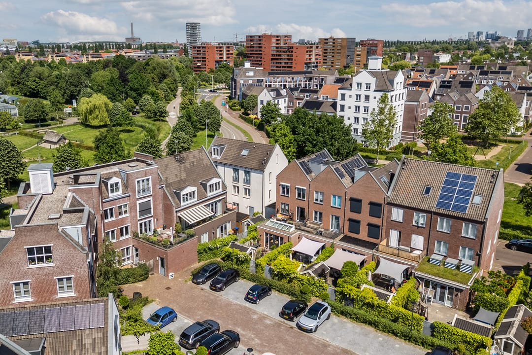 Spacious Four-Storey Townhouse with Six Bedrooms and West-Facing Terrace in Family-Friendly De Meern — 88