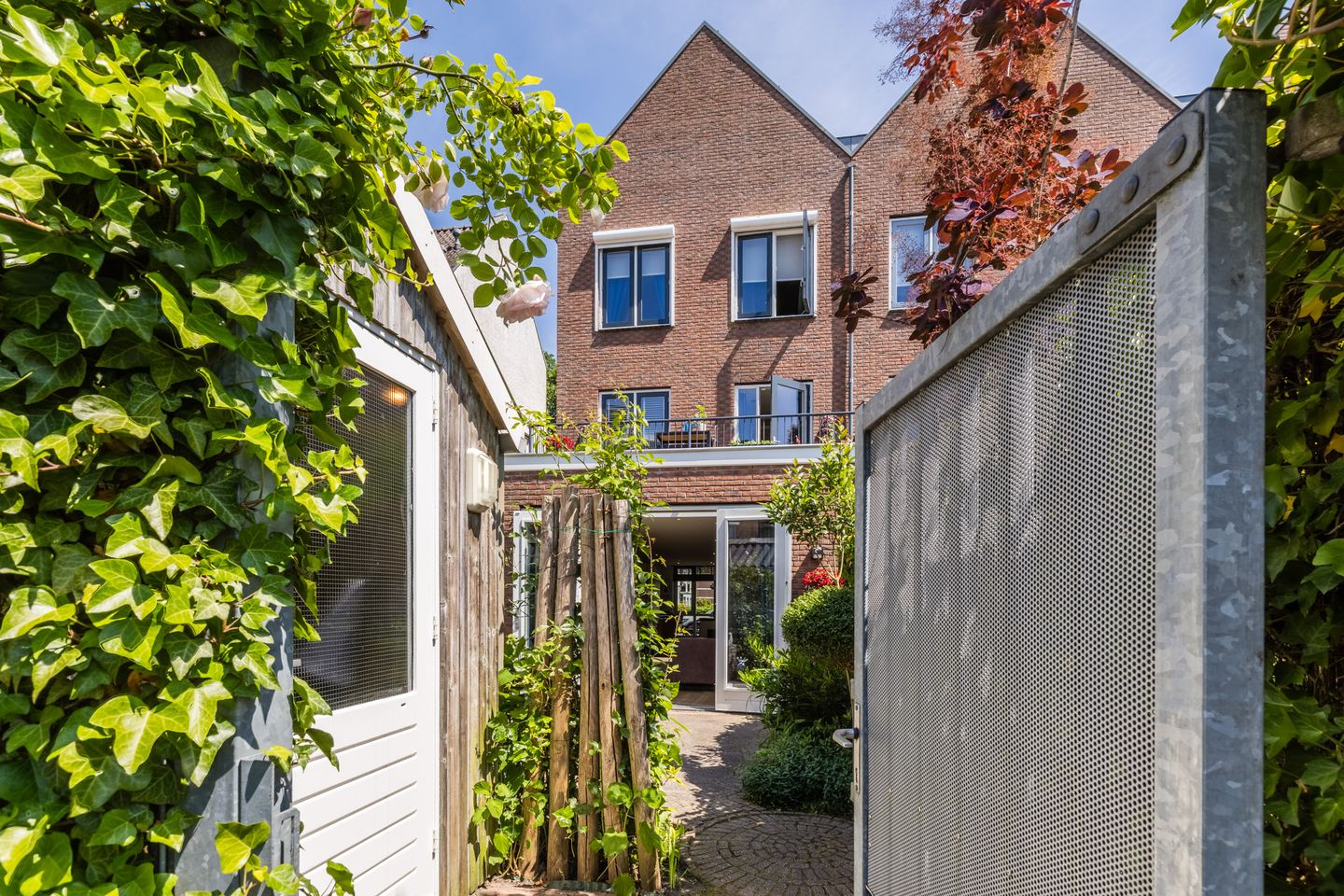 Spacious Four-Storey Townhouse with Six Bedrooms and West-Facing Terrace in Family-Friendly De Meern — 20