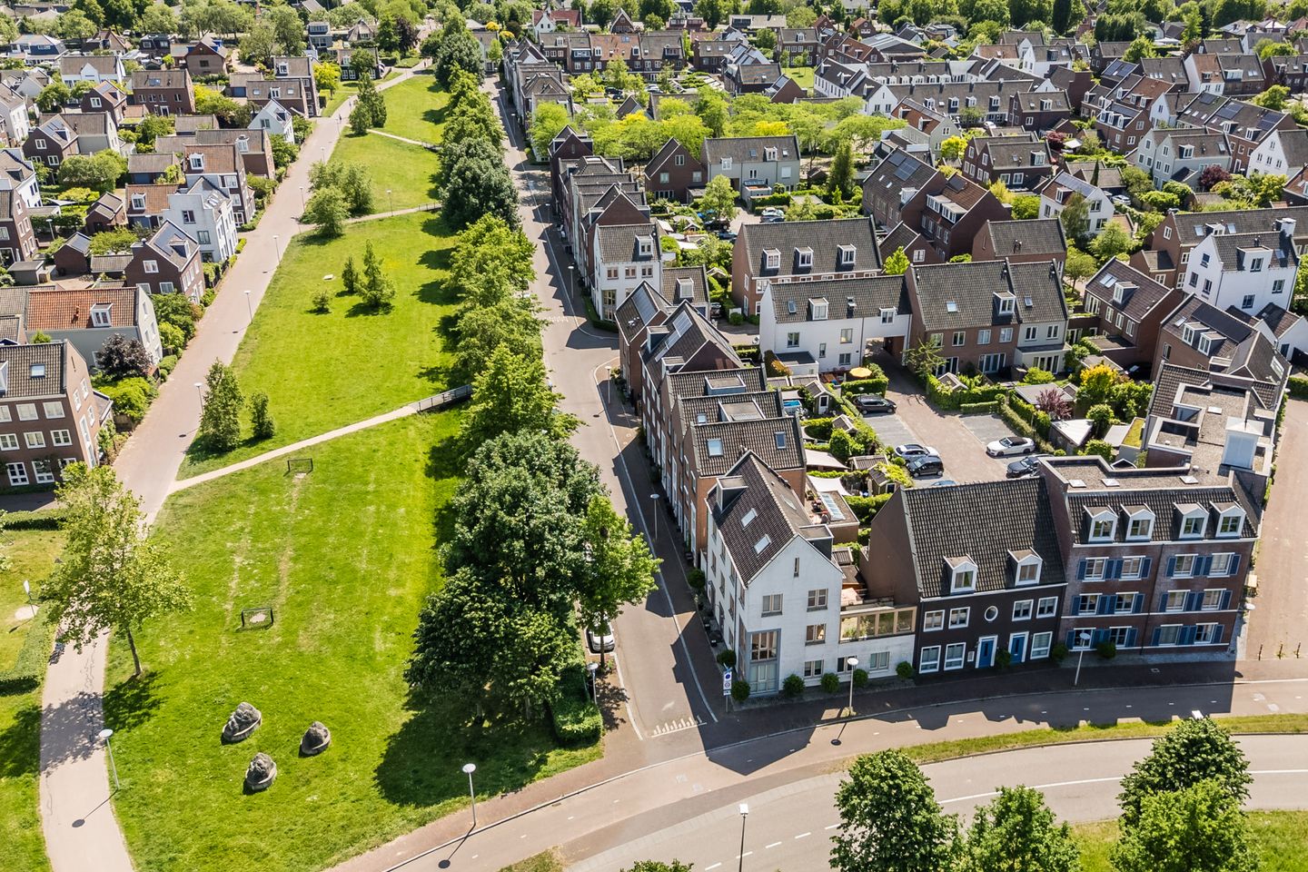 Spacious Four-Storey Townhouse with Six Bedrooms and West-Facing Terrace in Family-Friendly De Meern — 94