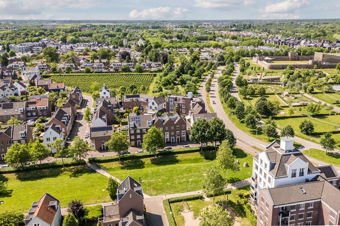 Spacious Four-Storey Townhouse with Six Bedrooms and West-Facing Terrace in Family-Friendly De Meern — 95