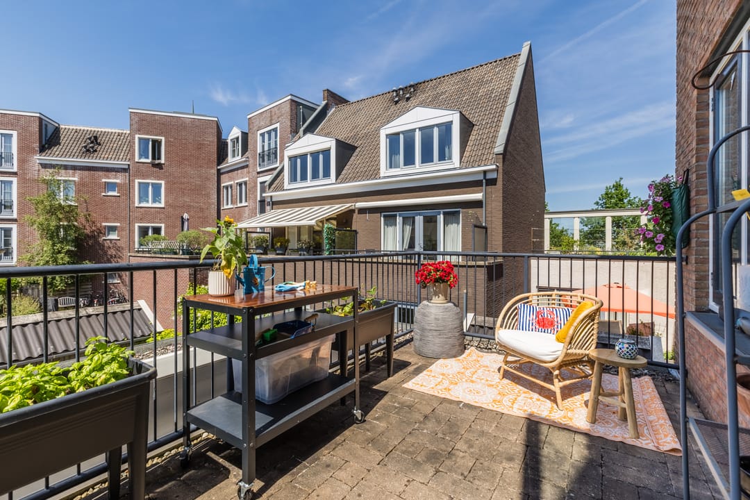 Spacious Four-Storey Townhouse with Six Bedrooms and West-Facing Terrace in Family-Friendly De Meern — 41