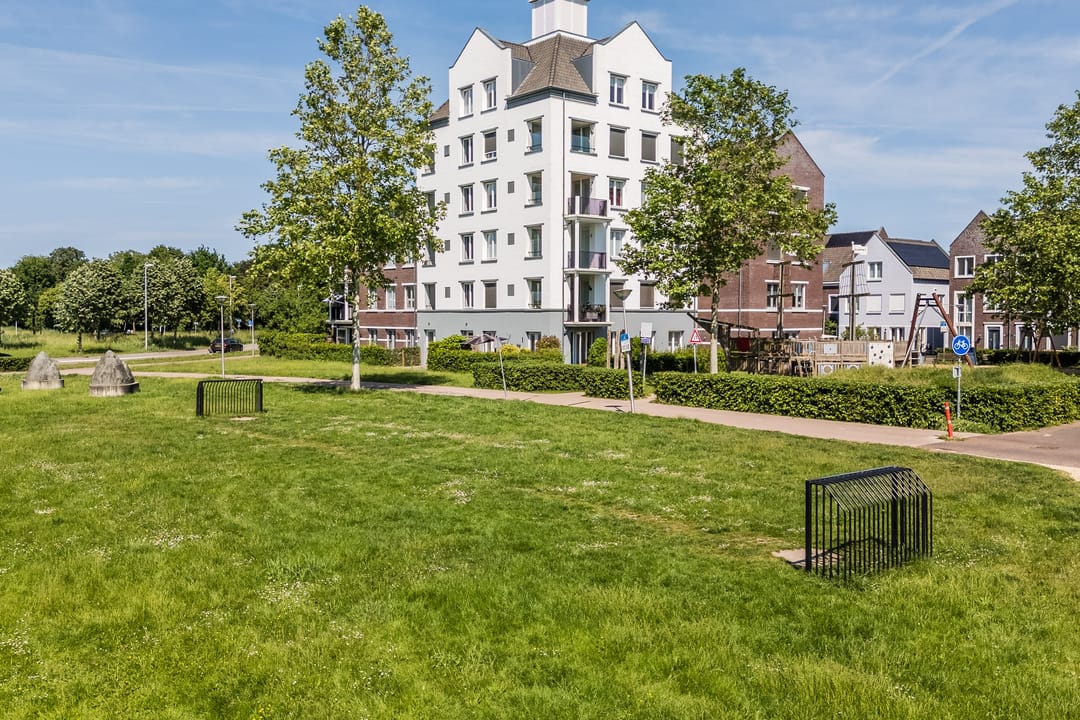 Spacious Four-Storey Townhouse with Six Bedrooms and West-Facing Terrace in Family-Friendly De Meern — 91