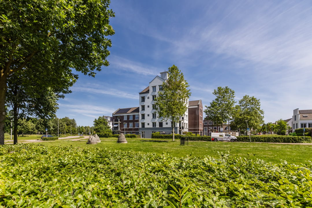 Spacious Four-Storey Townhouse with Six Bedrooms and West-Facing Terrace in Family-Friendly De Meern — 92