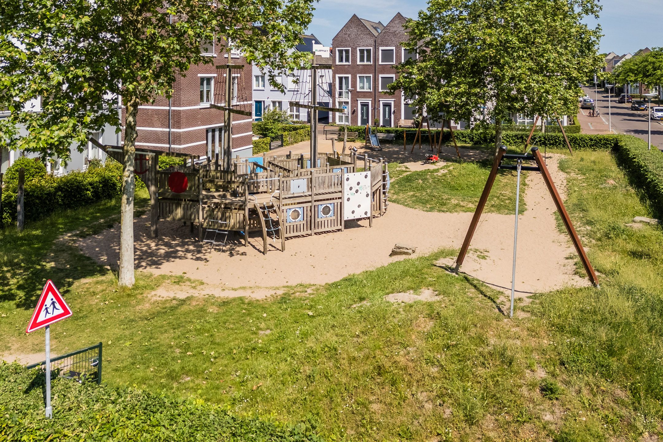 Spacious Four-Storey Townhouse with Six Bedrooms and West-Facing Terrace in Family-Friendly De Meern — 93