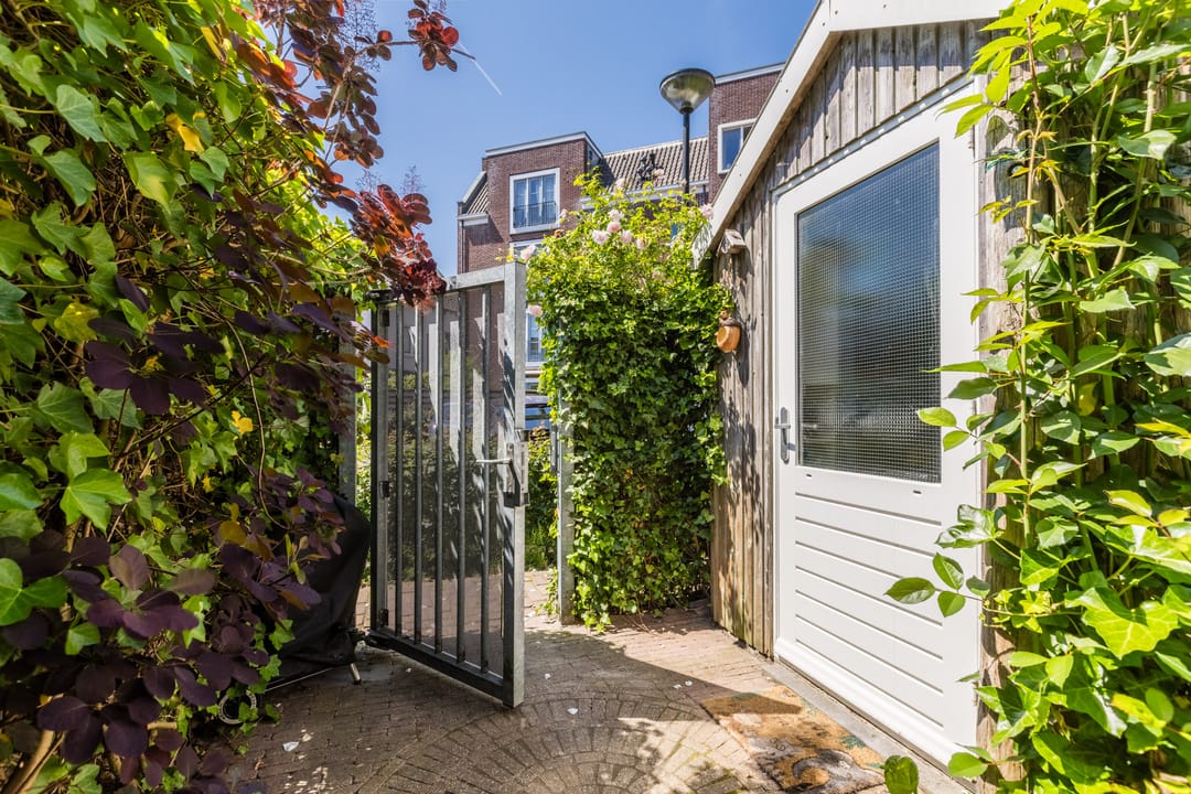 Spacious Four-Storey Townhouse with Six Bedrooms and West-Facing Terrace in Family-Friendly De Meern — 16
