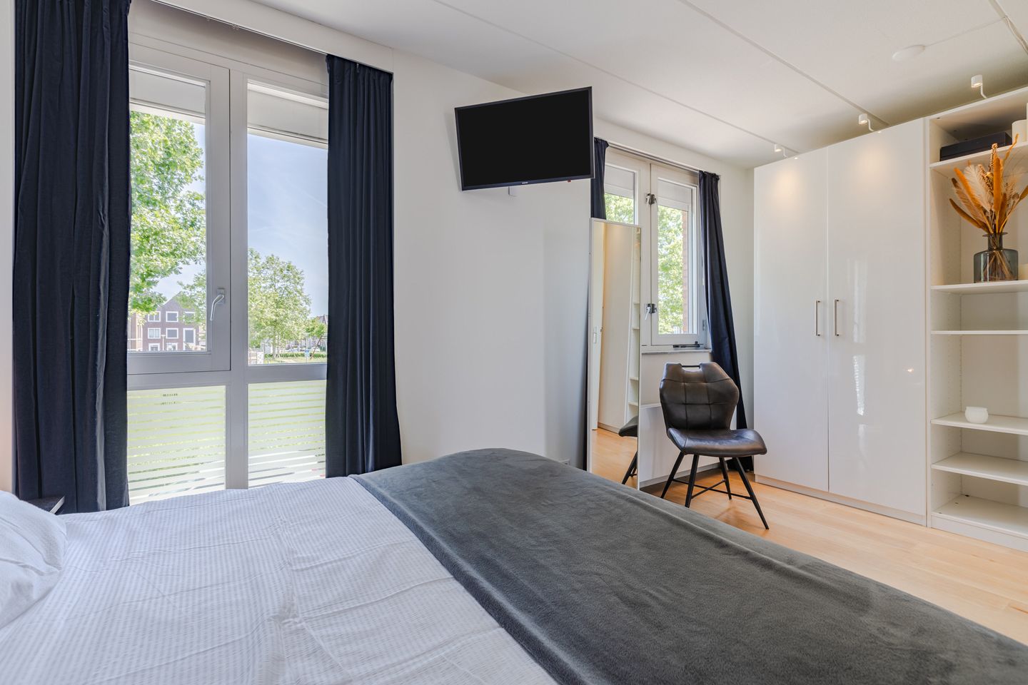 Spacious Four-Storey Townhouse with Six Bedrooms and West-Facing Terrace in Family-Friendly De Meern — 35