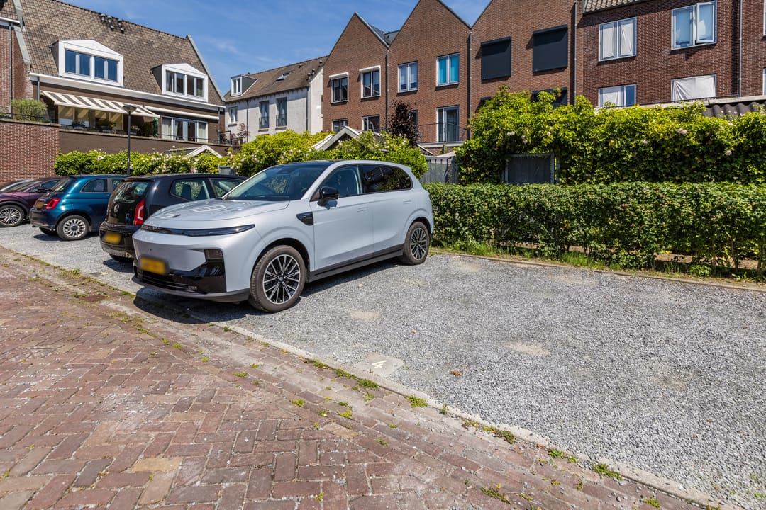 Spacious Four-Storey Townhouse with Six Bedrooms and West-Facing Terrace in Family-Friendly De Meern — 76