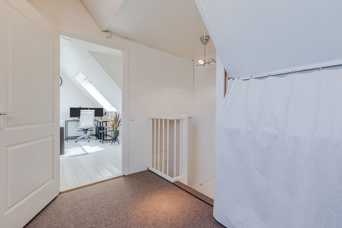Spacious Four-Storey Townhouse with Six Bedrooms and West-Facing Terrace in Family-Friendly De Meern — 70