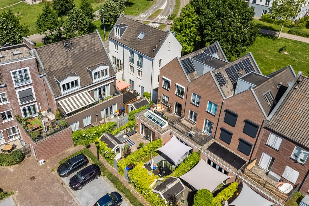Spacious Four-Storey Townhouse with Six Bedrooms and West-Facing Terrace in Family-Friendly De Meern — 86