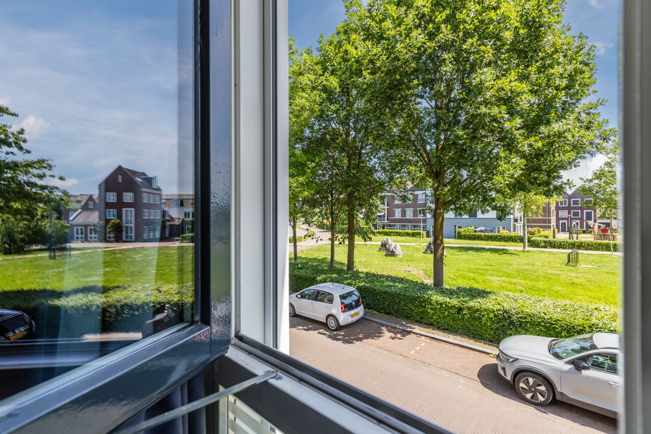 Spacious Four-Storey Townhouse with Six Bedrooms and West-Facing Terrace in Family-Friendly De Meern — 36