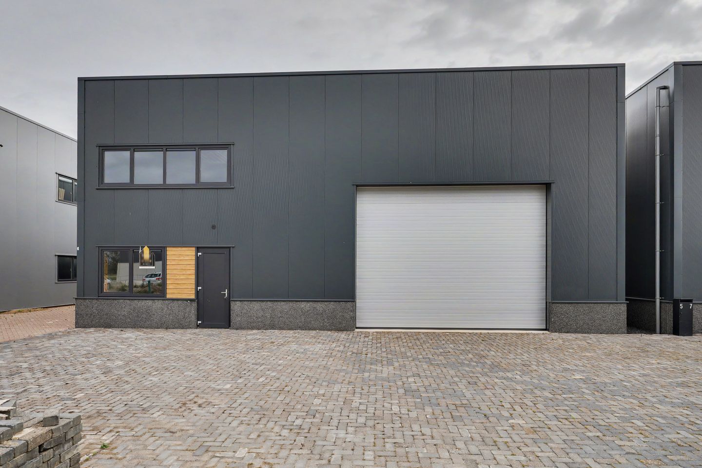 View photo 3 of Einsteinweg 5