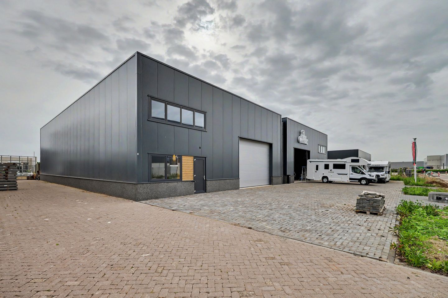 View photo 2 of Einsteinweg 5