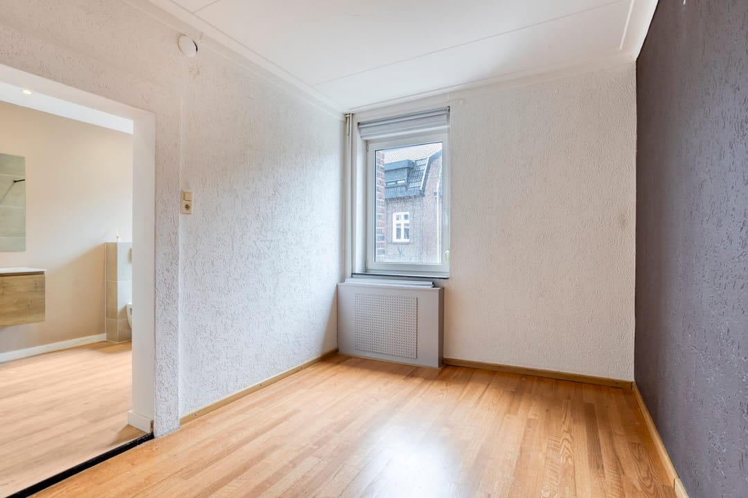 Spacious 1920s Terraced Home with Surprising Four-Level Layout — 37