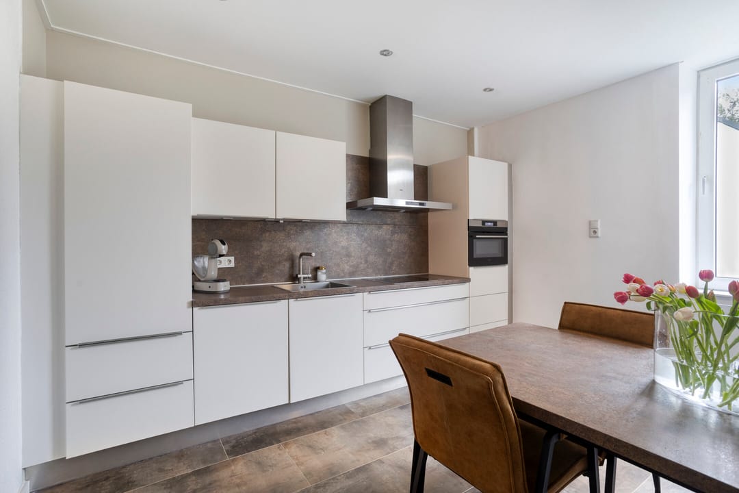 Spacious 1920s Terraced Home with Surprising Four-Level Layout — 28