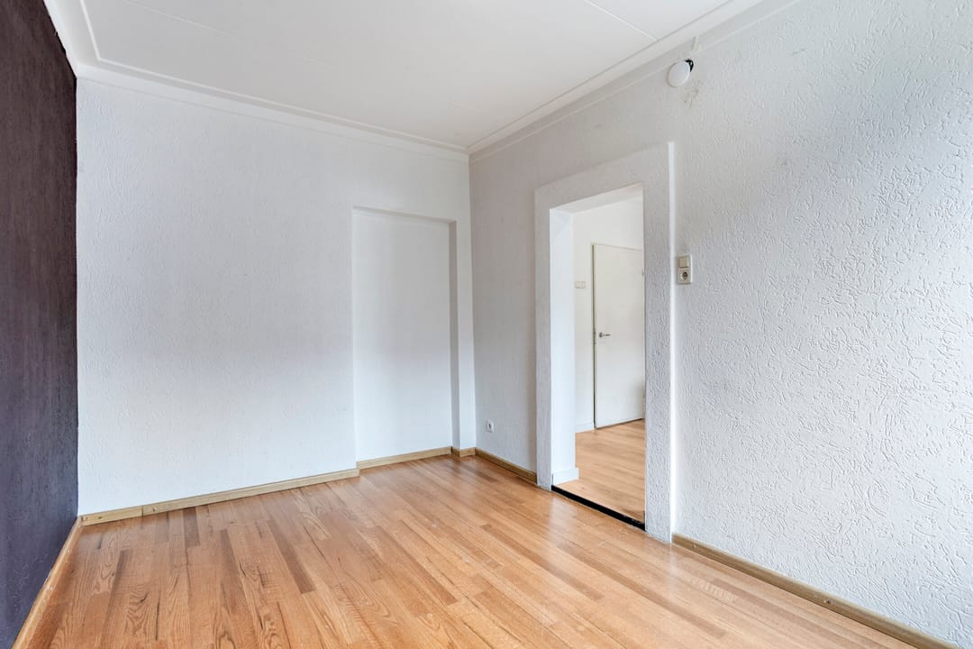 Spacious 1920s Terraced Home with Surprising Four-Level Layout — 38