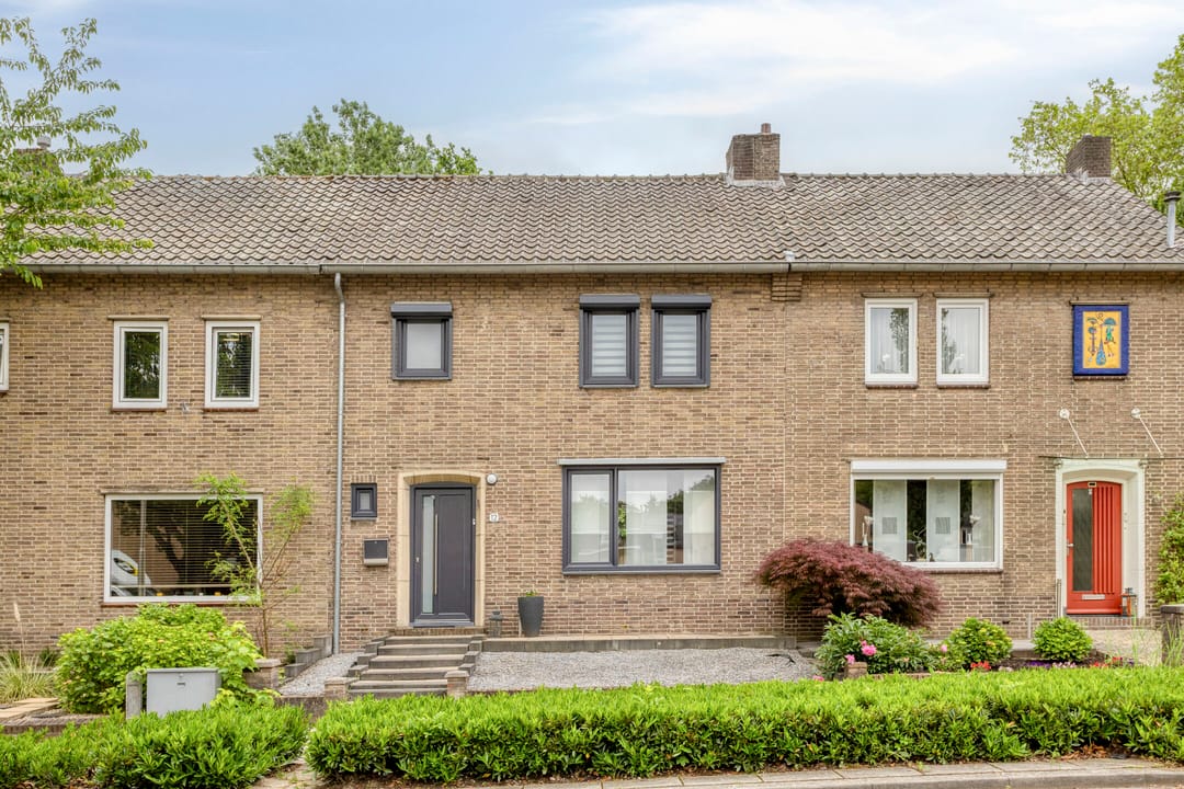 Geräumiges Familienhaus mit vier Schlafzimmern und Keller in Kerkrade