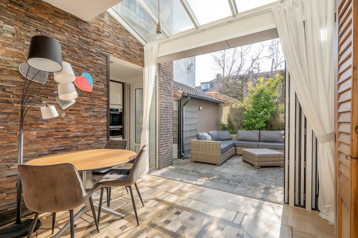 Tussenwoning te koop: Plaats van Middendorp 15, Voorburg