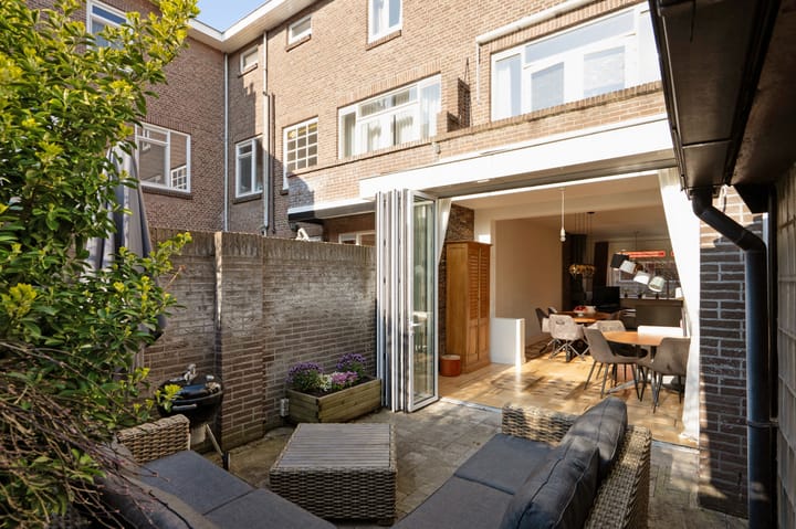 Tussenwoning te koop: Plaats van Middendorp 15, Voorburg