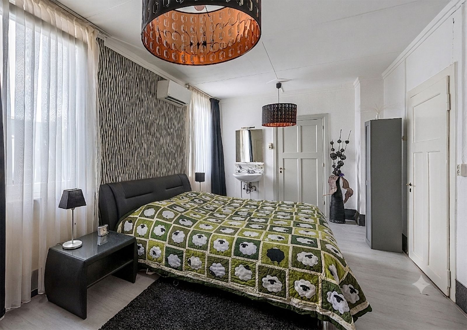 Photo 18 of Laurastraat 42