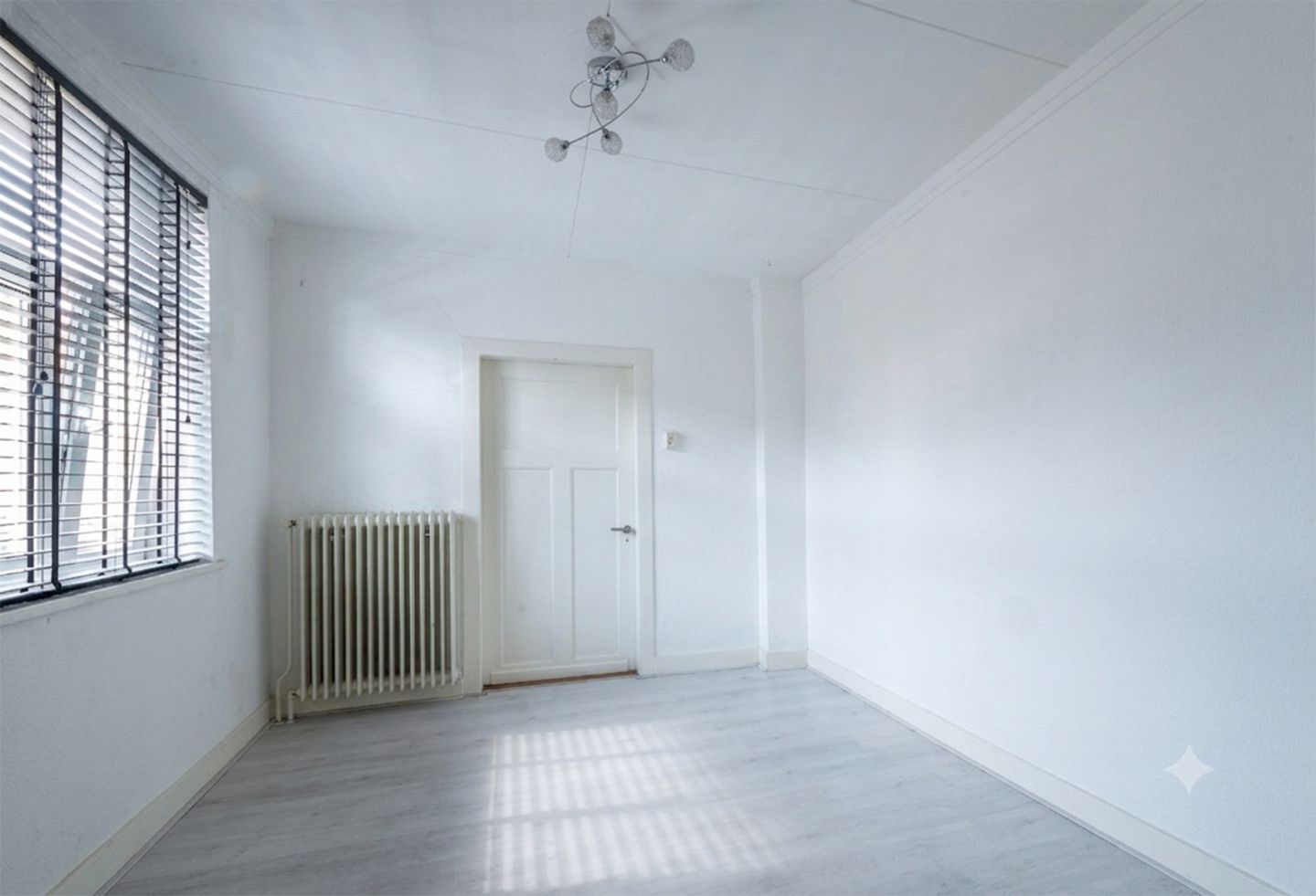 Photo 20 of Laurastraat 42