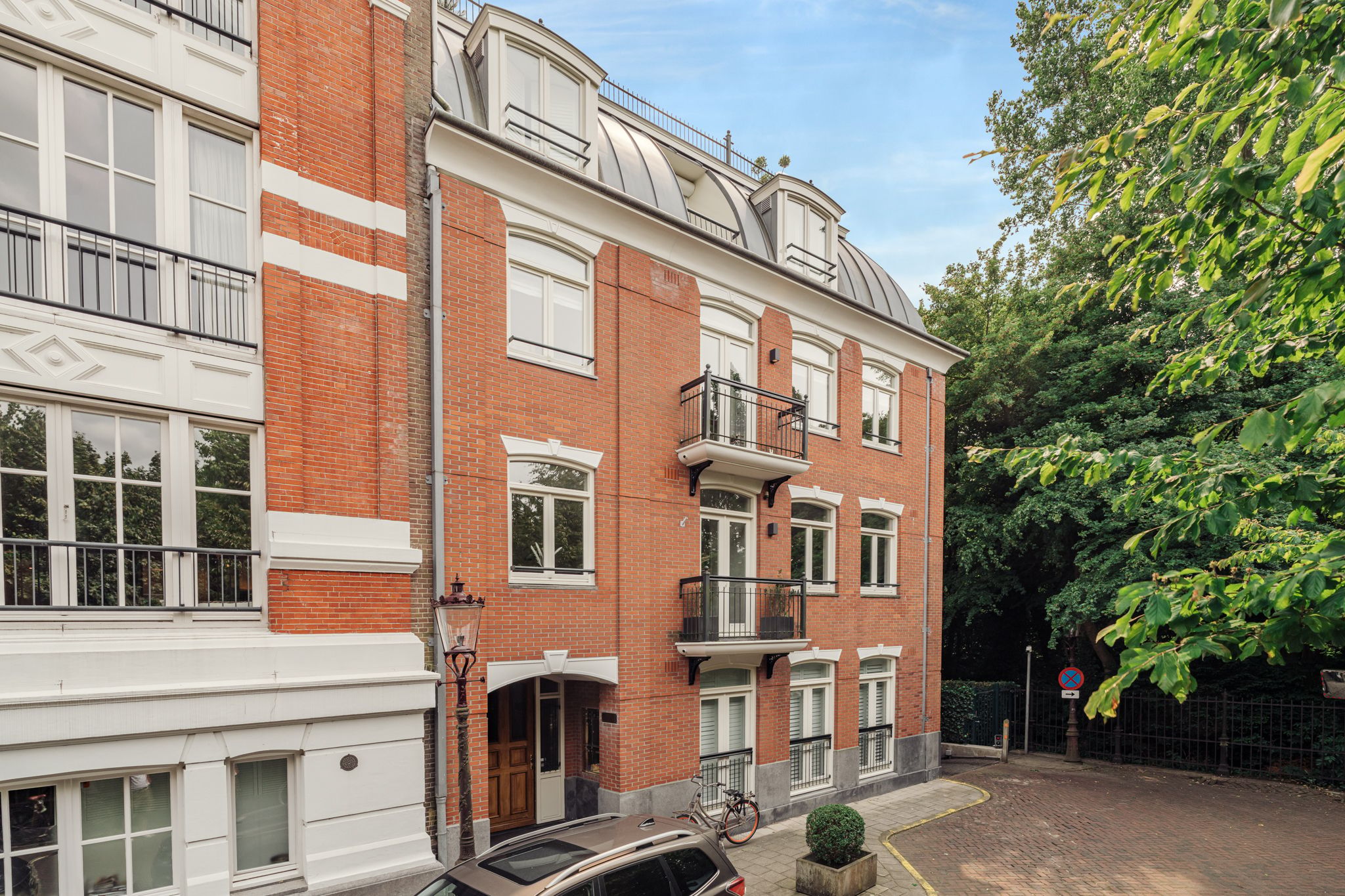 Photo 33 of Vossiusstraat 76