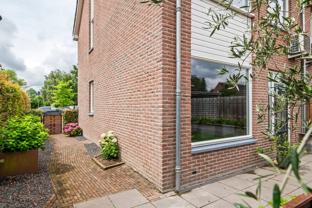 Photo 26 of Mr. R.J. van Beekhoffstraat 2
