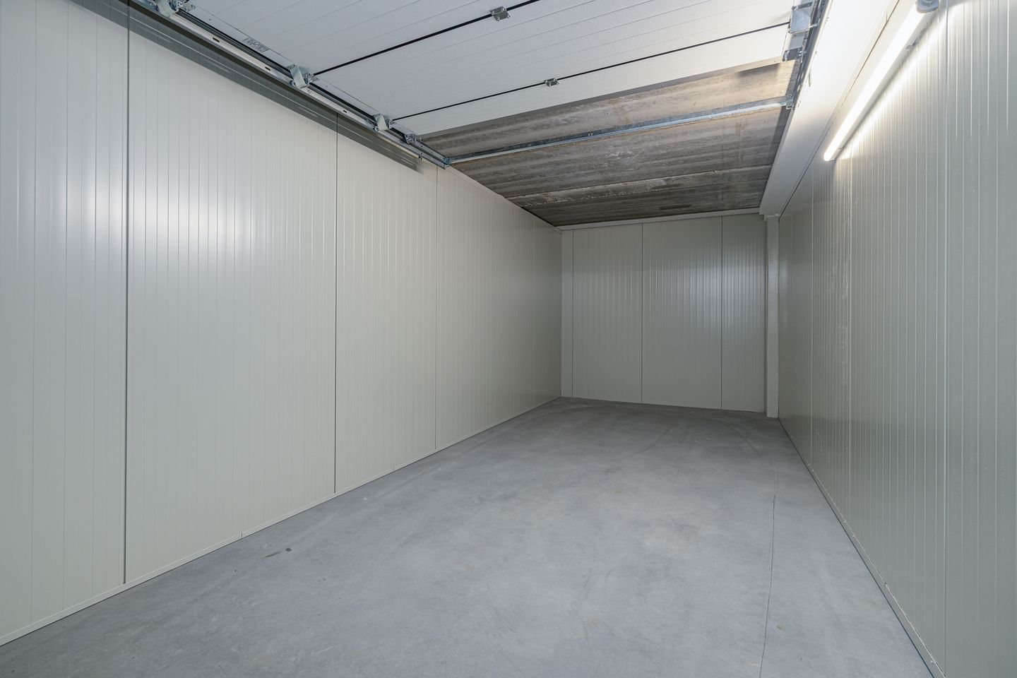 Bekijk foto 3 van Steur 210
