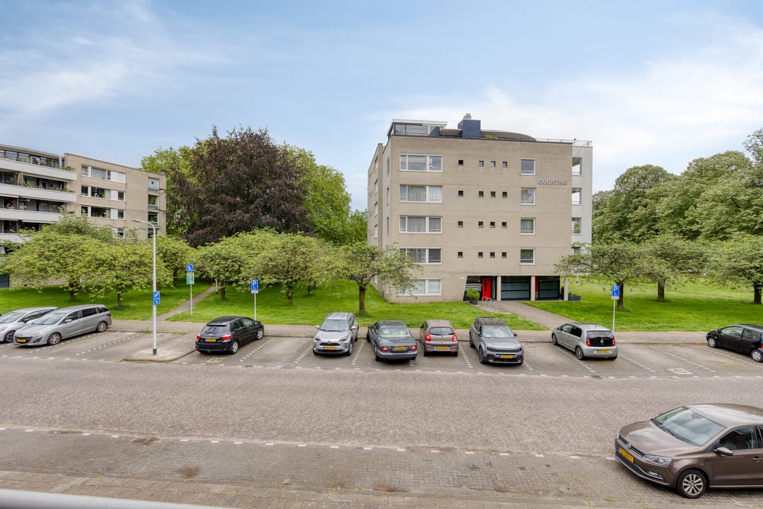 Photo 11 of Henriette Ronnerstraat 53