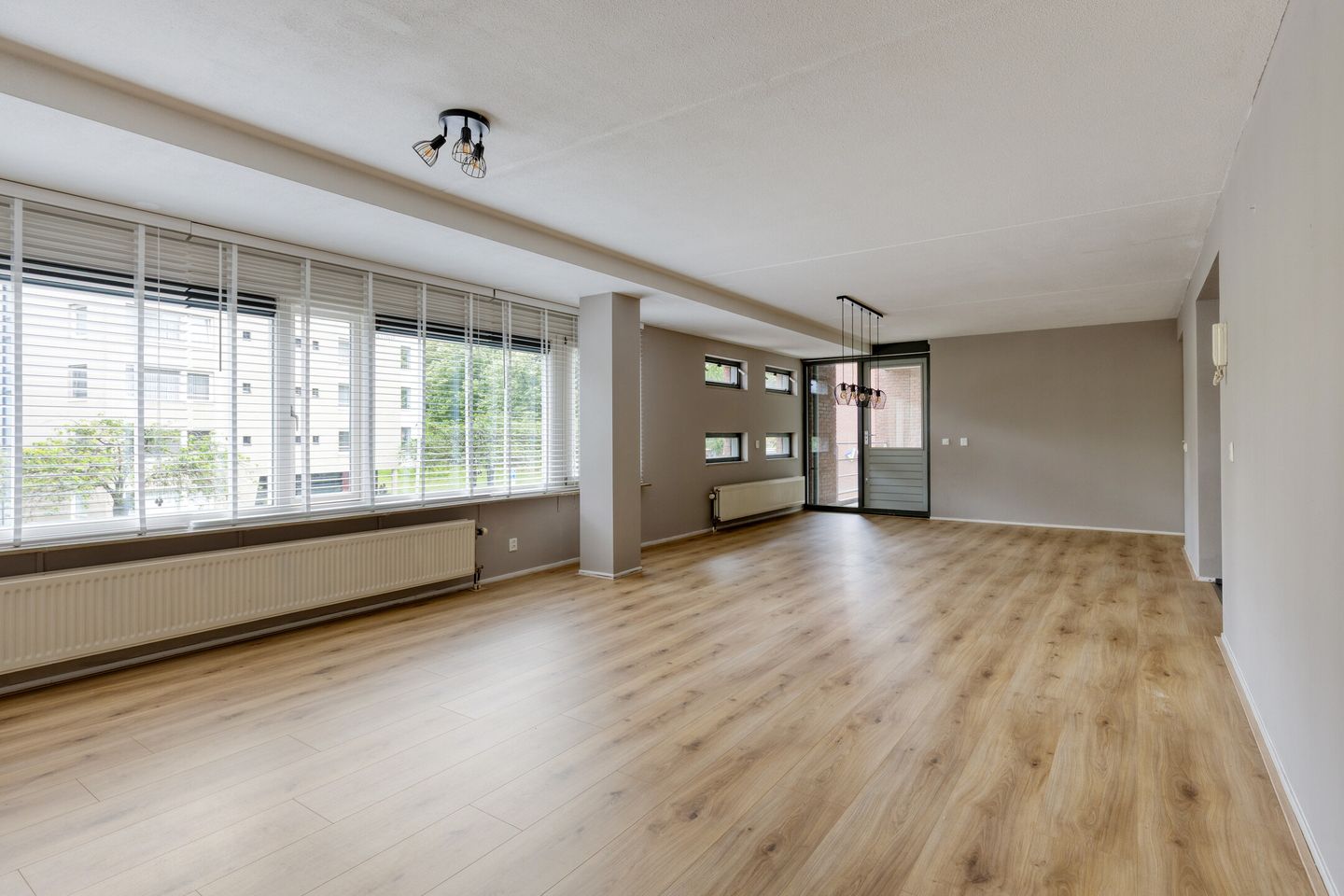 Photo 5 of Henriette Ronnerstraat 53