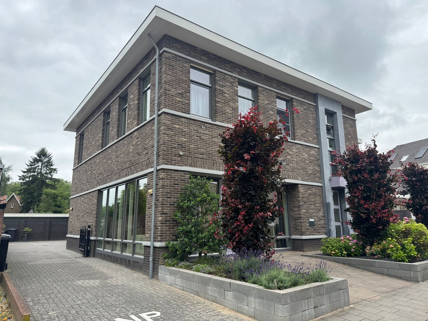 Bekijk foto 2 van Dr Poellstraat 2-c