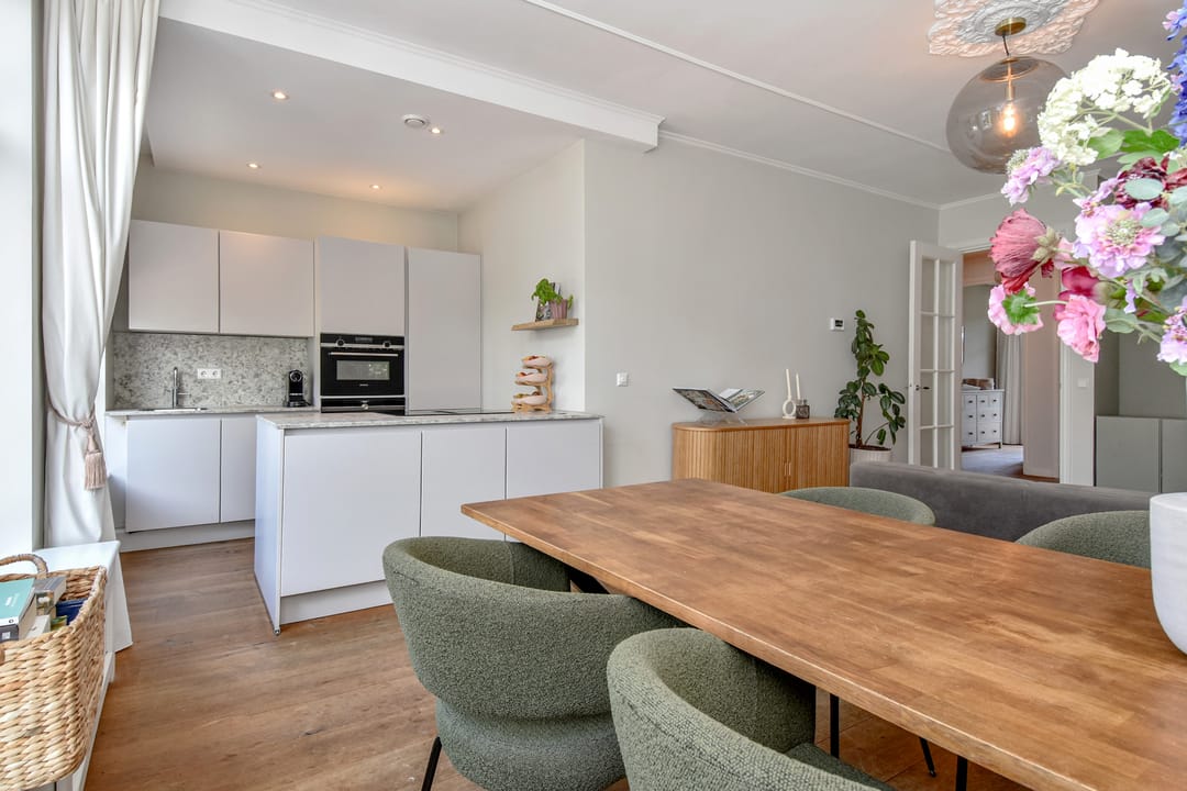 Photo 16 of De Constant Rebecquestraat 11