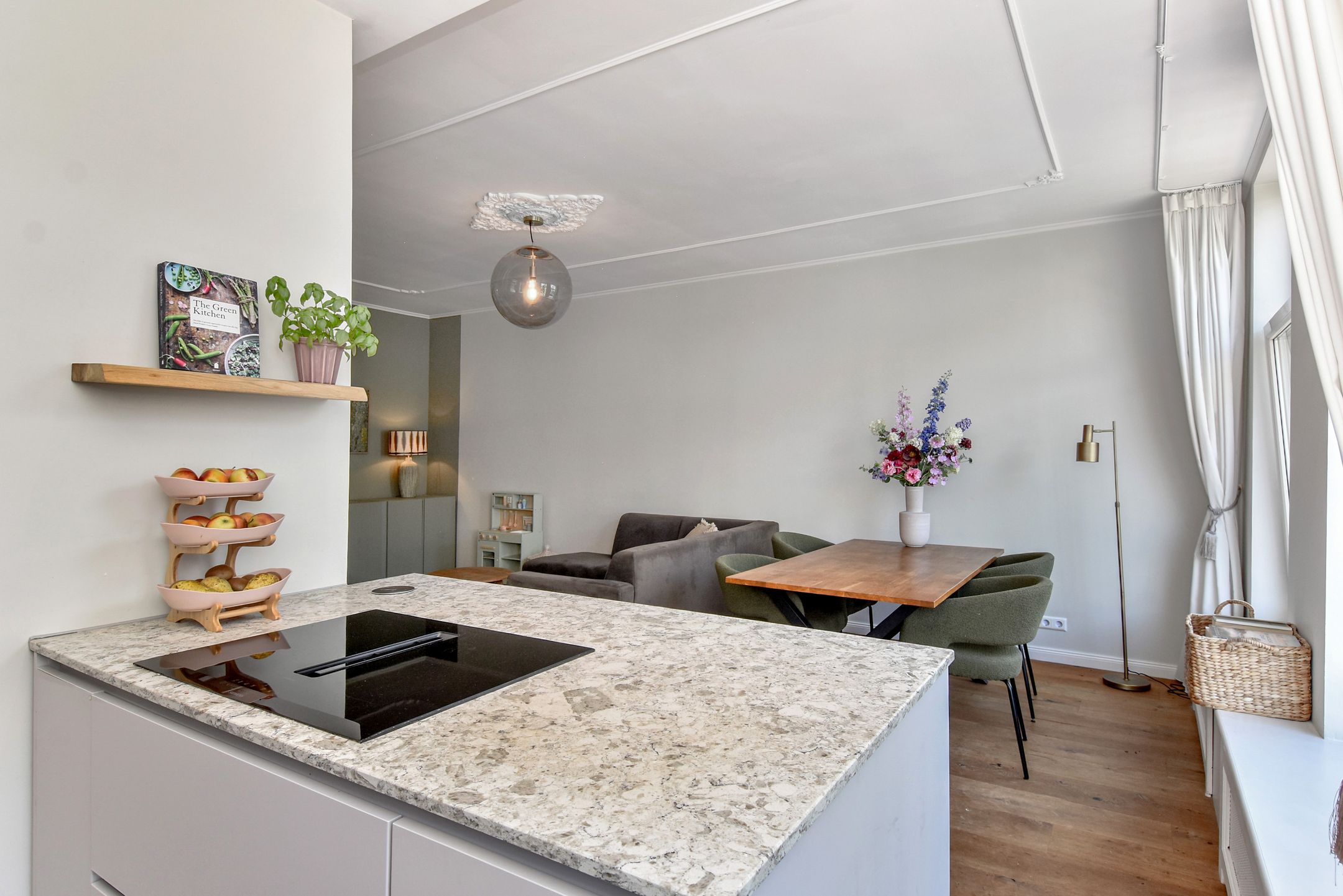 Photo 15 of De Constant Rebecquestraat 11