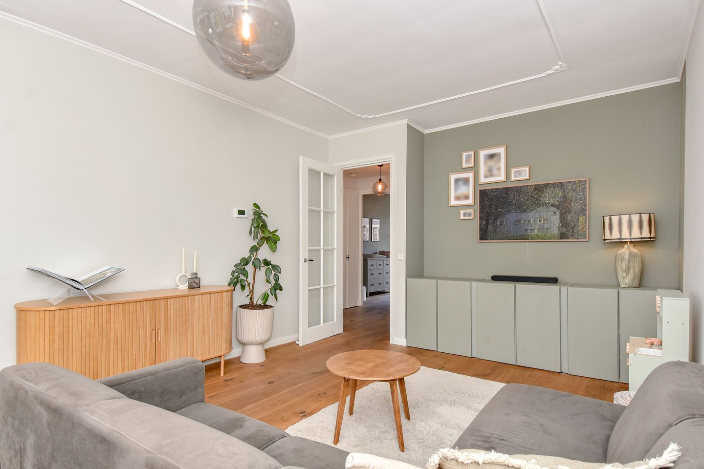 Photo 10 of De Constant Rebecquestraat 11