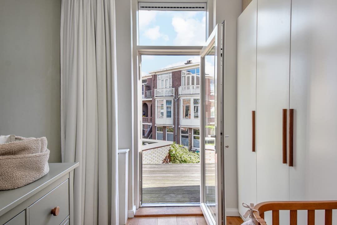 Photo 22 of De Constant Rebecquestraat 11