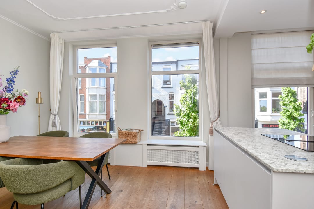 Photo 11 of De Constant Rebecquestraat 11