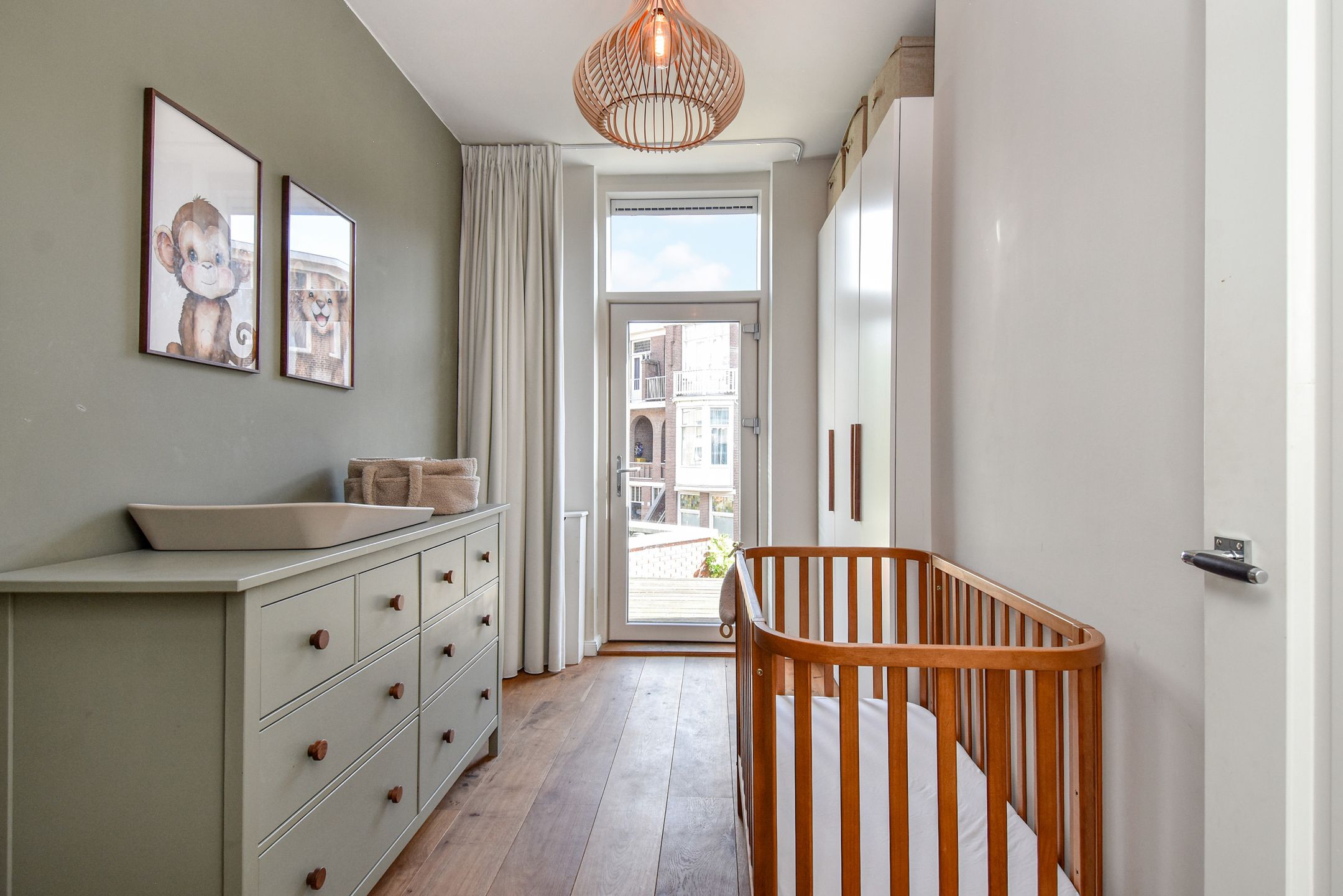 Photo 21 of De Constant Rebecquestraat 11
