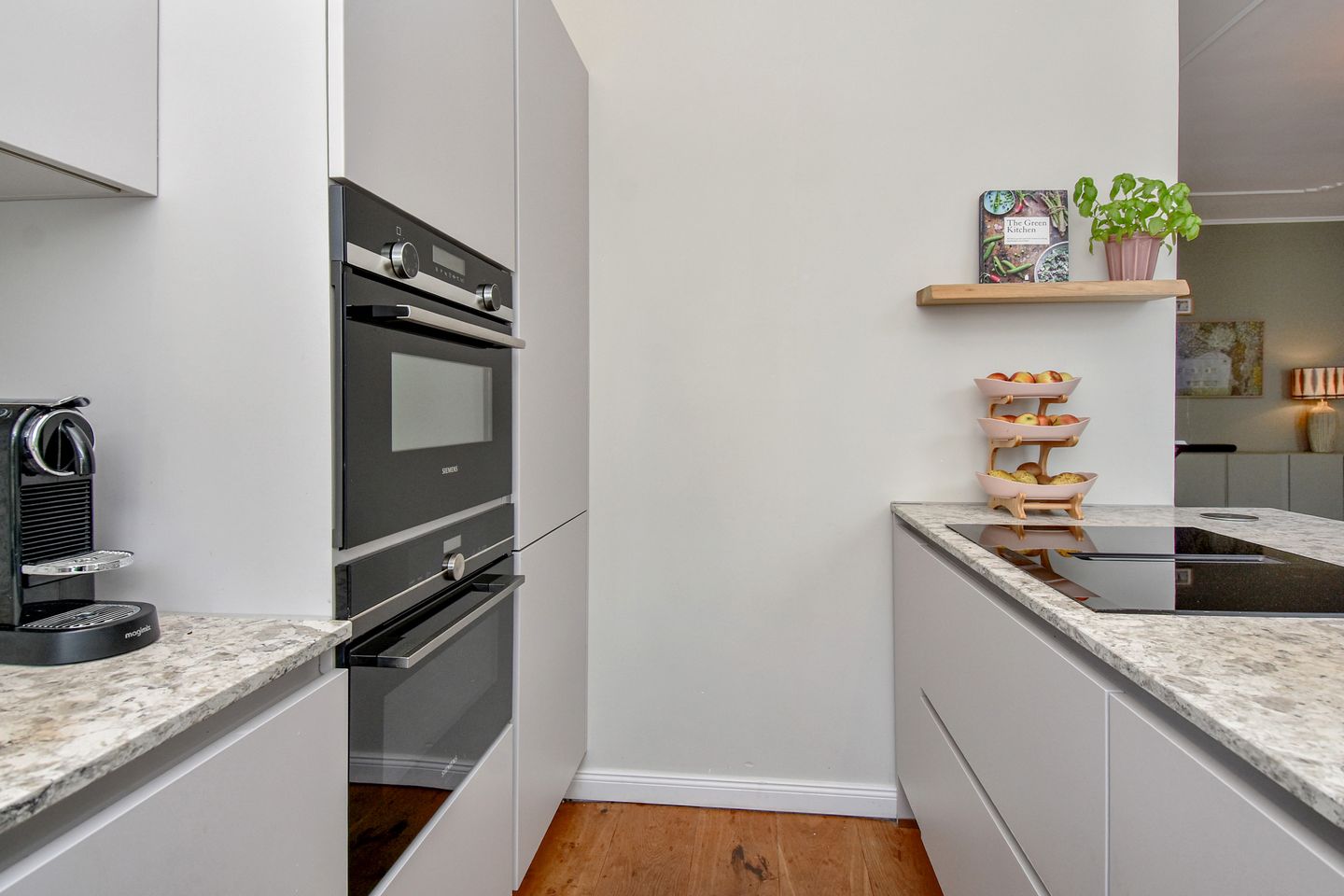 Photo 14 of De Constant Rebecquestraat 11