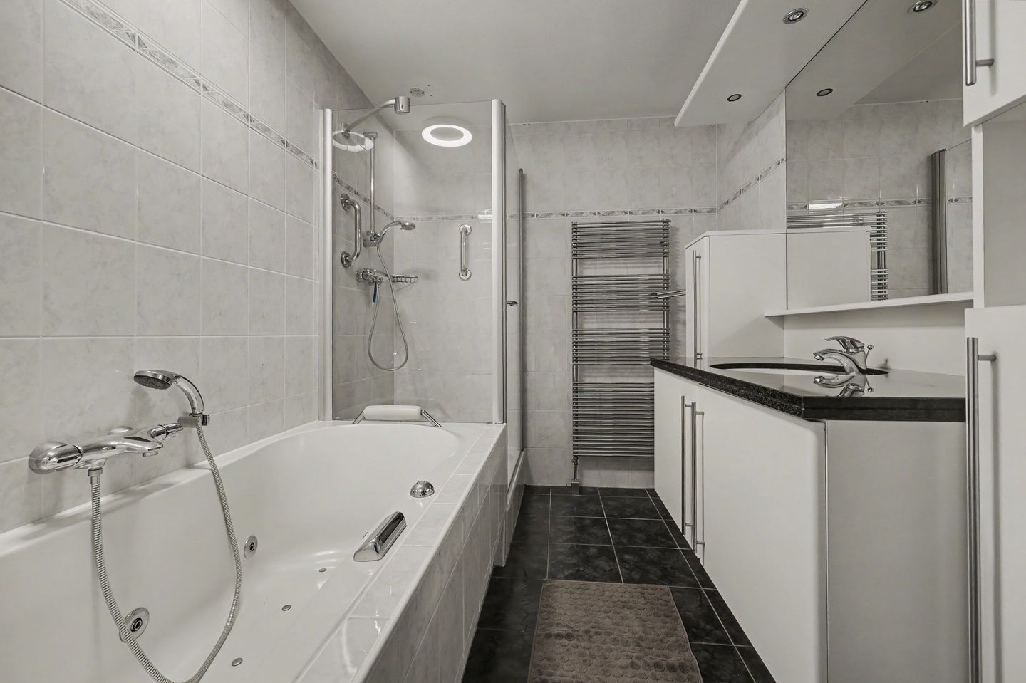 Photo 19 of Hugo de Grootstraat 68