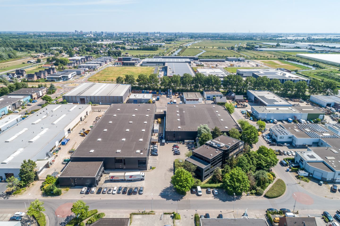 Bekijk foto 1 van Ambachtsweg 3