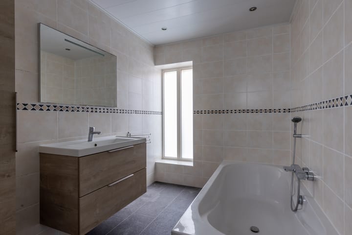 Vrijstaande woning te koop: Molenweg 3, Surhuisterveen