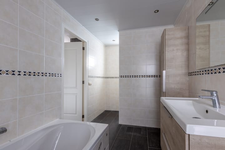 Vrijstaande woning te koop: Molenweg 3, Surhuisterveen