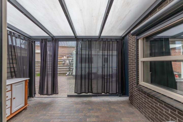 Vrijstaande woning te koop: Molenweg 3, Surhuisterveen