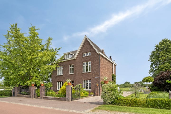 Foto 2 van Spoorstraat 2