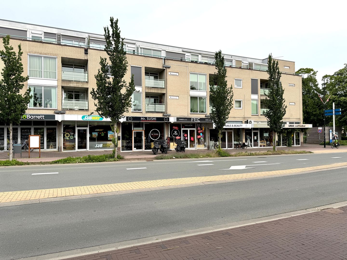 View photo 3 of Raadhuisstraat 17